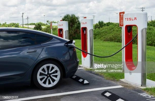 Rețeaua mondială Tesla Supercharger